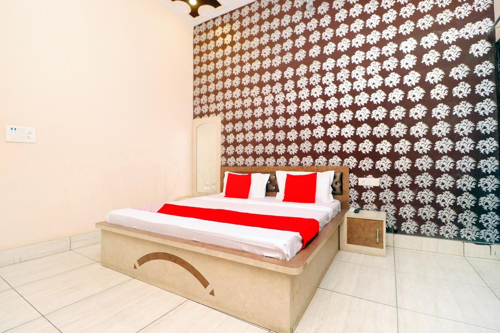 Hotel O Pushp Vatika Bhiwani Buitenkant foto